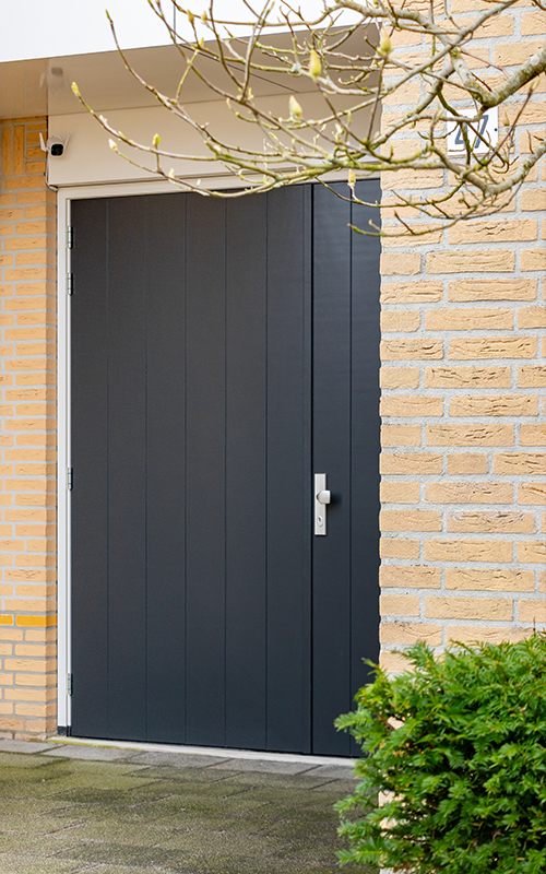 kwaliteit houten openslaande garagedeur