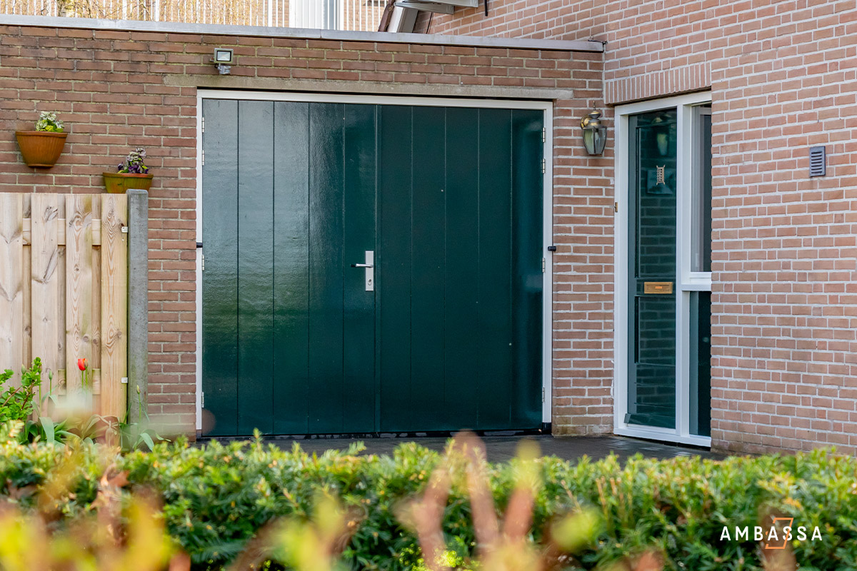 houten-openslaande-garagedeur-groen Groene garagedeur