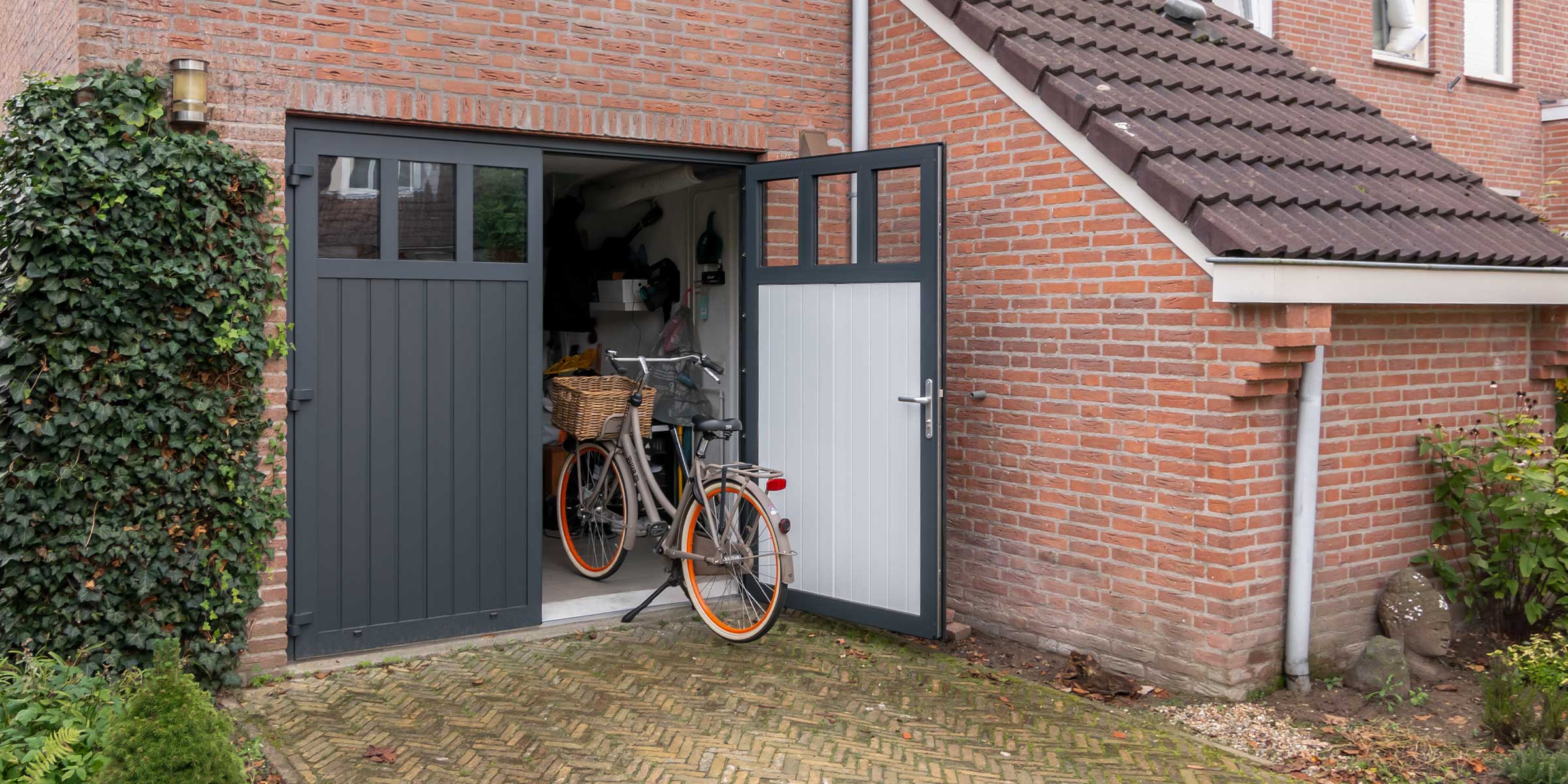 Openslaande garagedeuren RAL7016