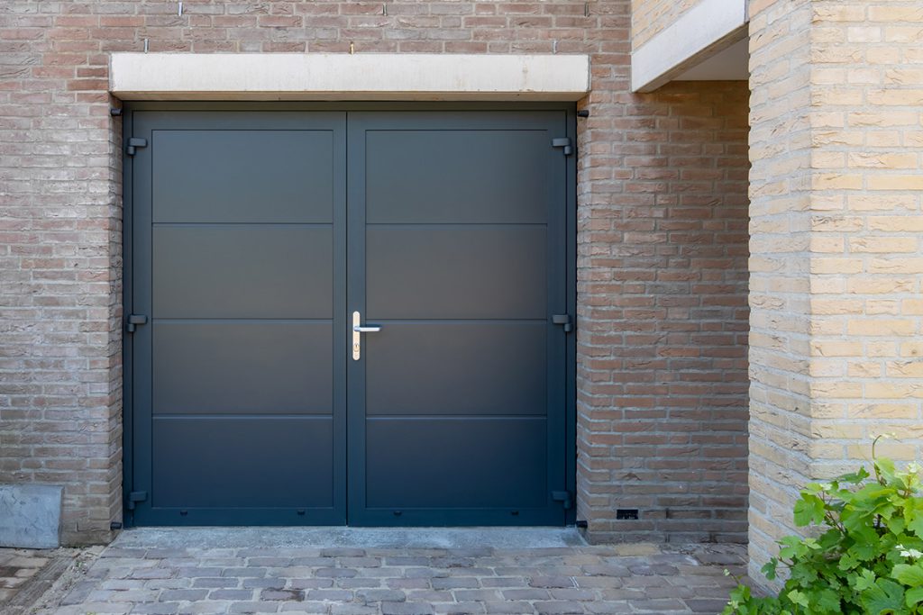 Openslaande garagedeur antraciet