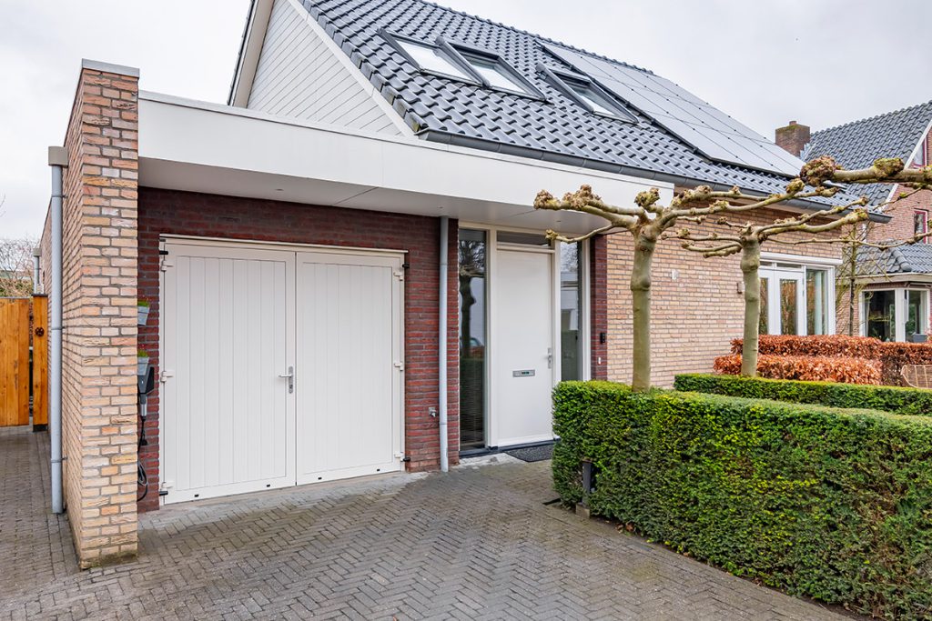 Op maat gemaakte kunststof garagedeur Ambassa