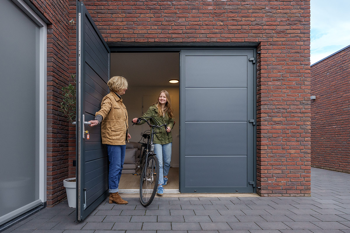 Garagedeuren-voor-het-hele-gezin-ambassa garagedeur handmatig openen