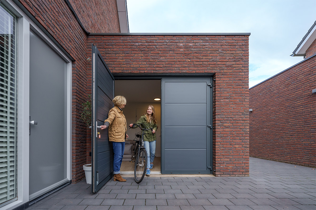 Kunststof openslaande garagdeur antraciet