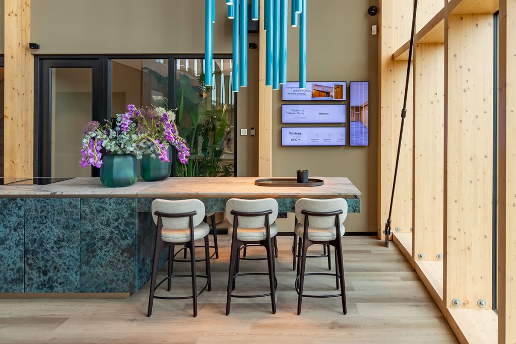 Ambassa garagedeuren showroom