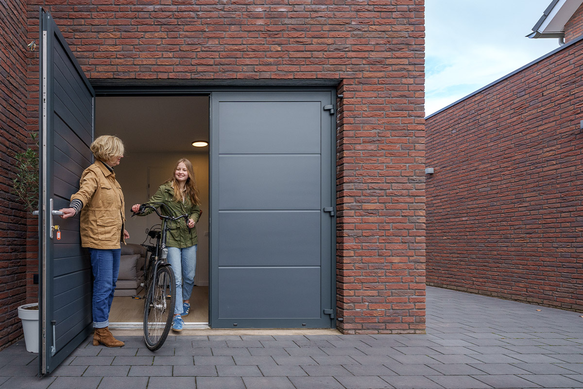 garagedeur met loopdeur