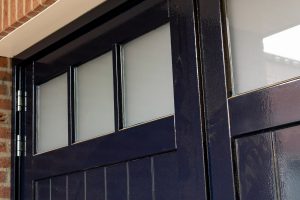 glas-in-houten-openslaande-garagedeur