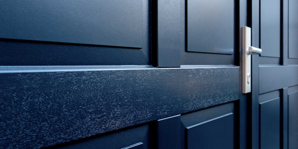 Blauwe garagedeur