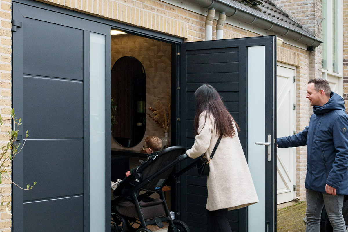 isolatie-openslaande-garagedeuren Openslaande garagdeur handmatig openen