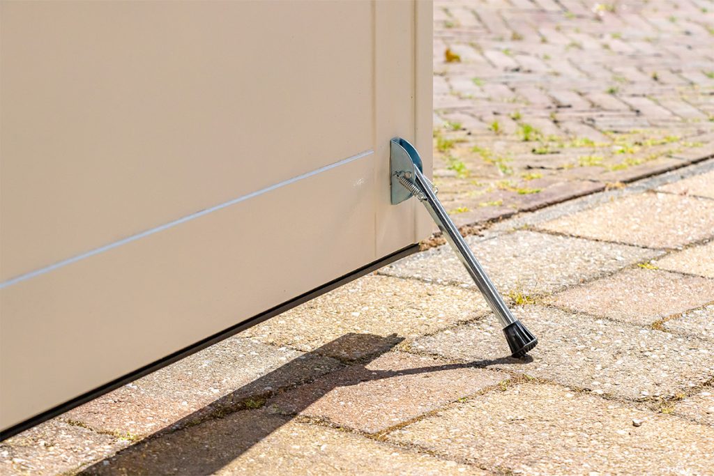 omklapvoetje dubbele garagedeur voor meer comfort