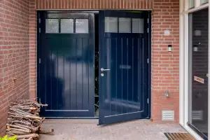 openslaande-garagedeur-van-hout Garagedeur openslaand hardhout