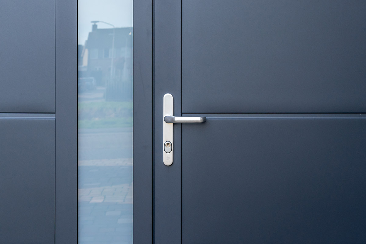 Garagedeur met glas verticaal