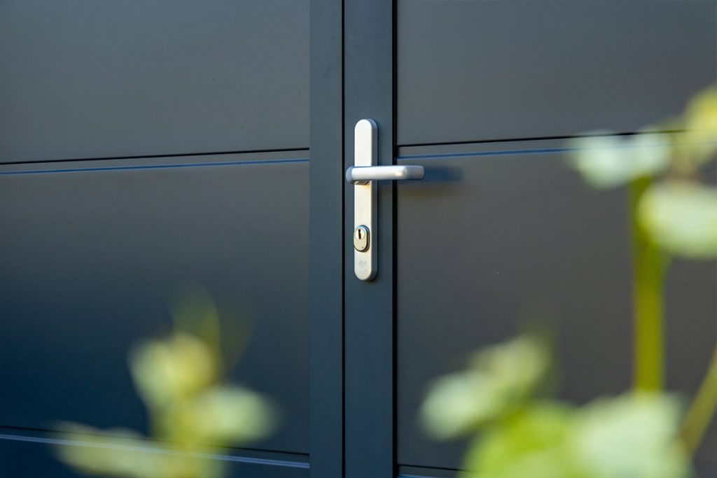 stalen panelen aluminium kozijn gepoedercoat