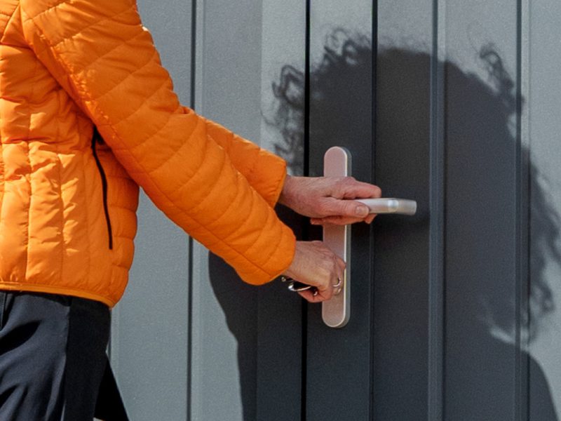 Openslaande garagedeur top beveiliging