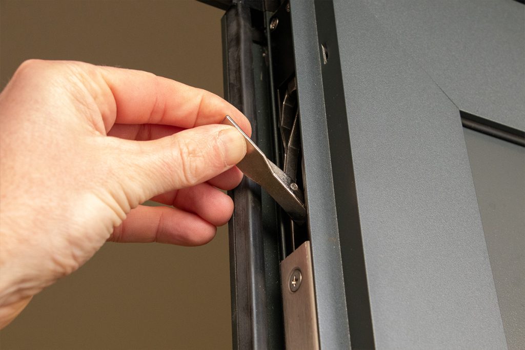 Gebruiksgemak houten garagedeur door aftimmeren kozijn