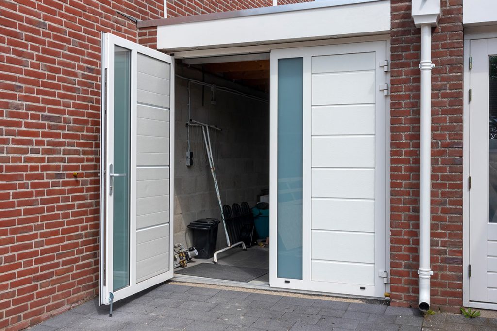 Garagedeur met glas