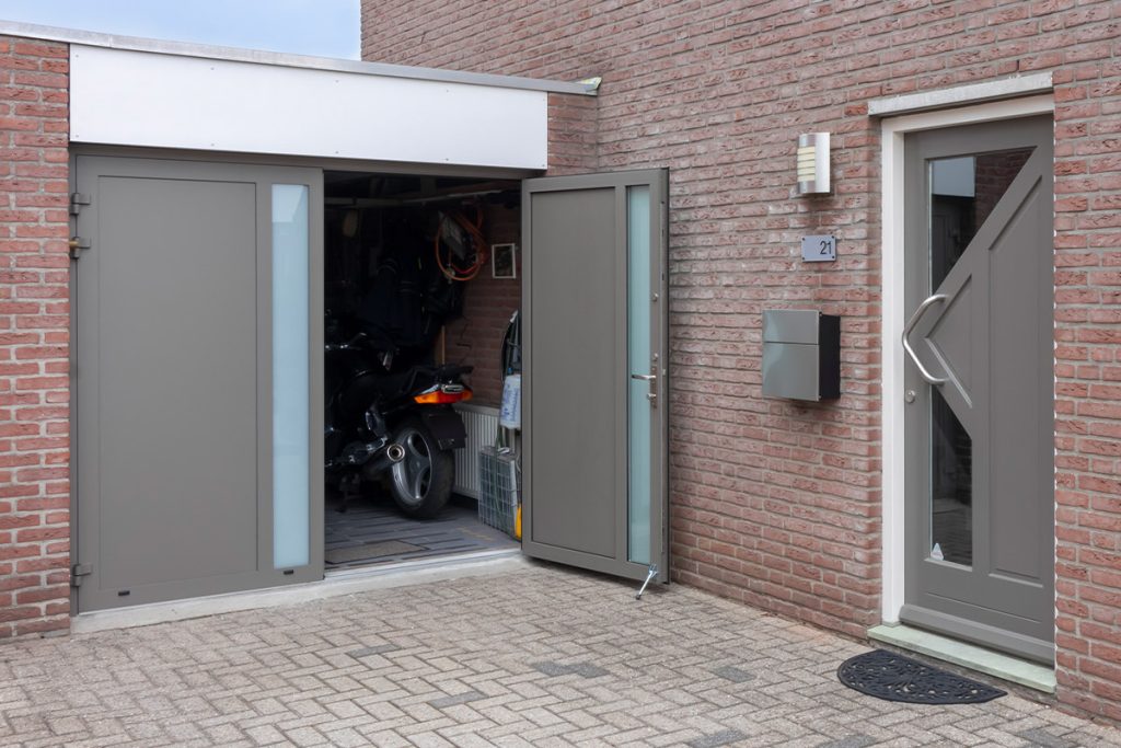 Garagedeur met glas