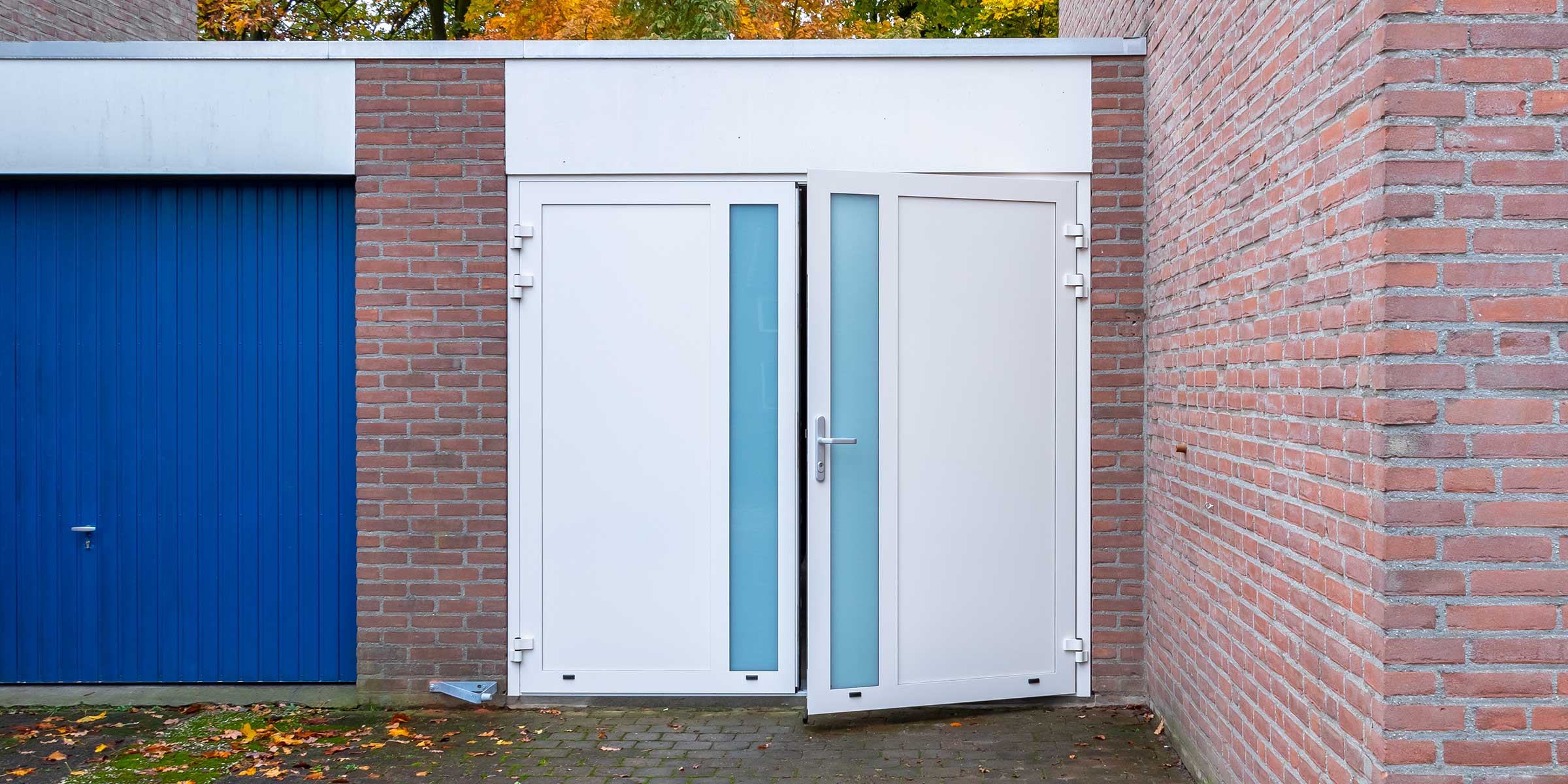 Garagedeur met melkglas