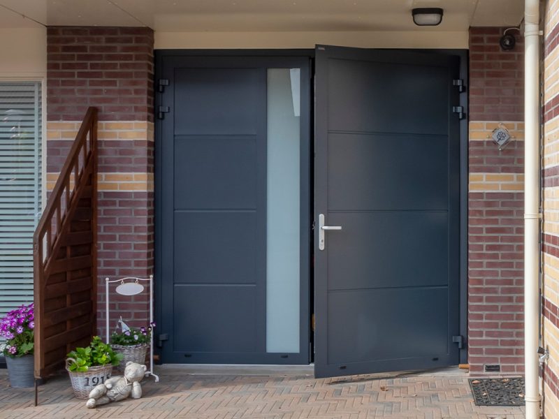 Garagedeur met verticaal glas