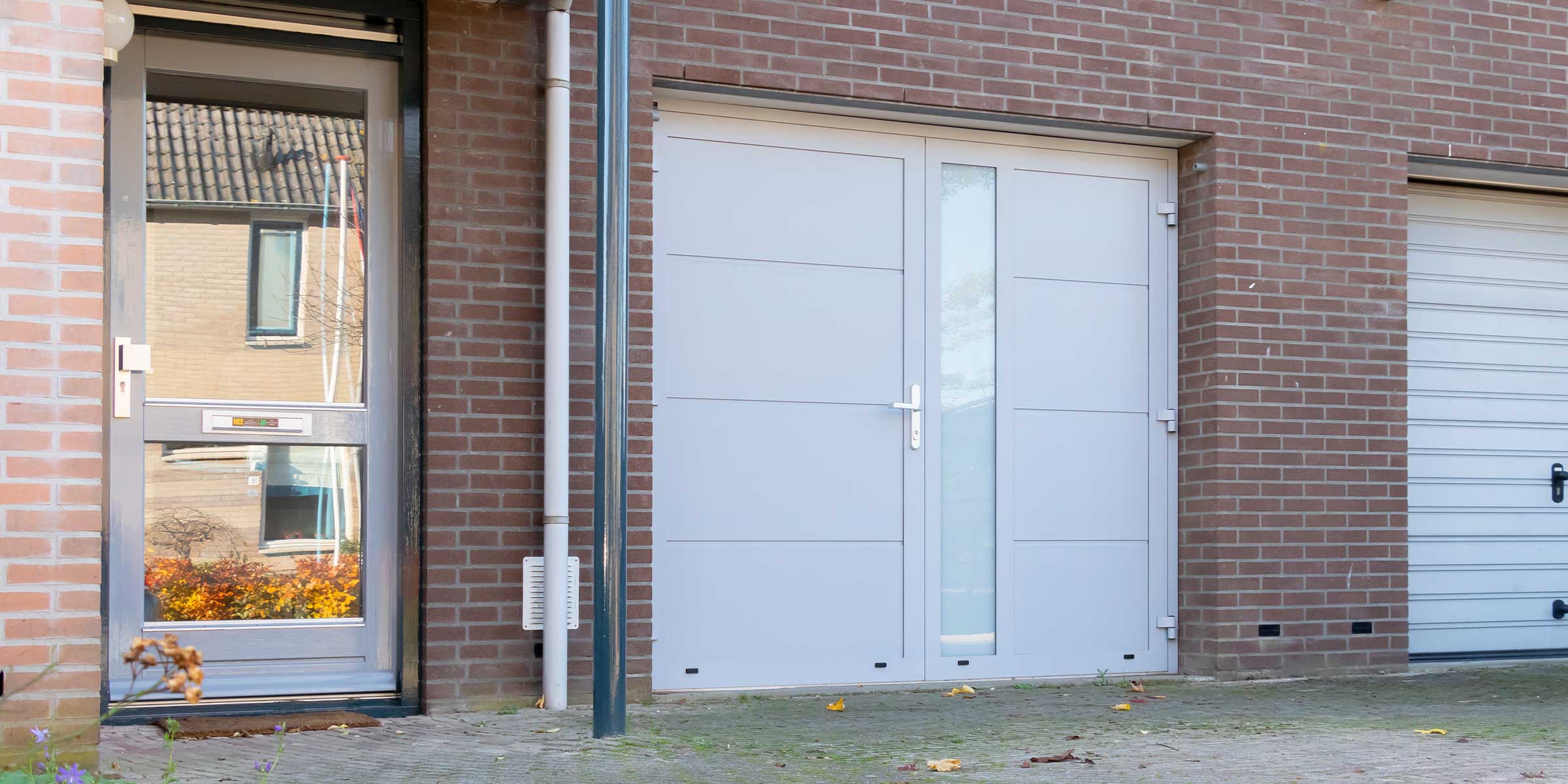 Garagedeur met verticaal glas