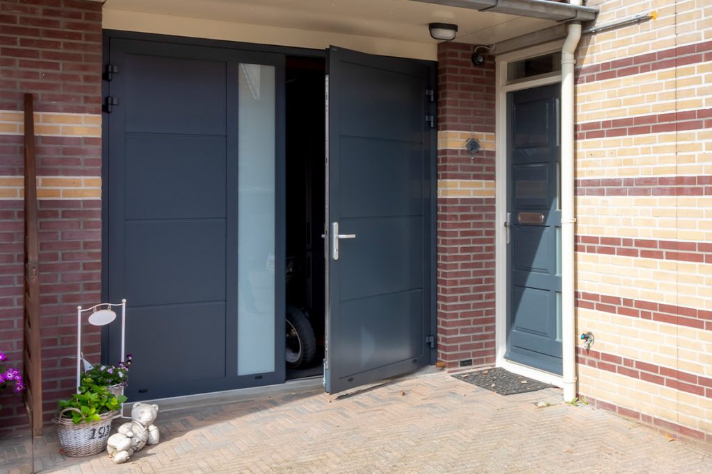 Geïsoleerde openslaande garagedeur