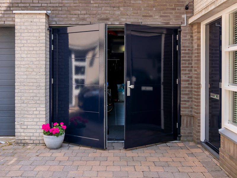 Houten garagedeur openslaand