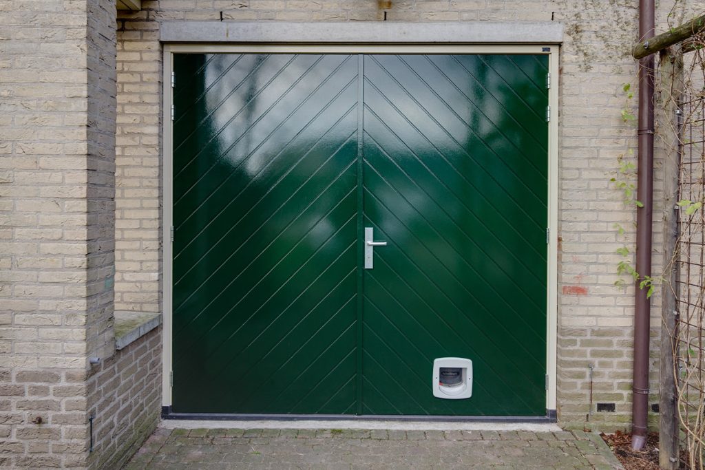 Houten garagedeur visgraat