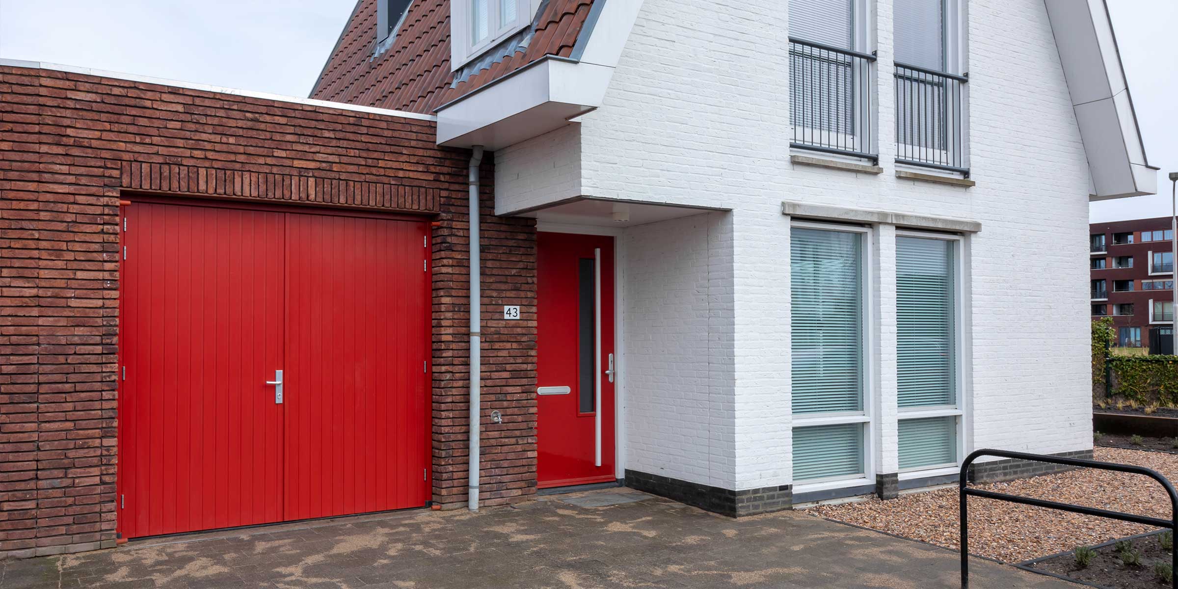 Houten openslaande garagedeur rood