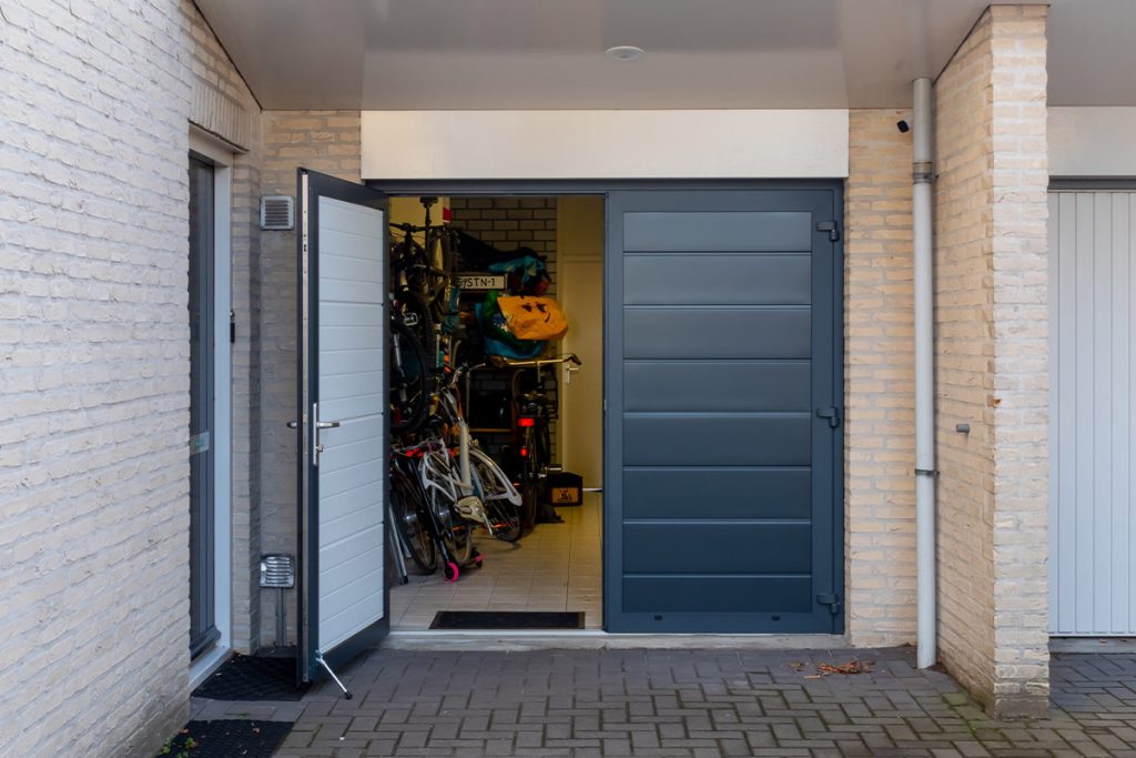 Onderhoudsarme openslaande garagedeuren