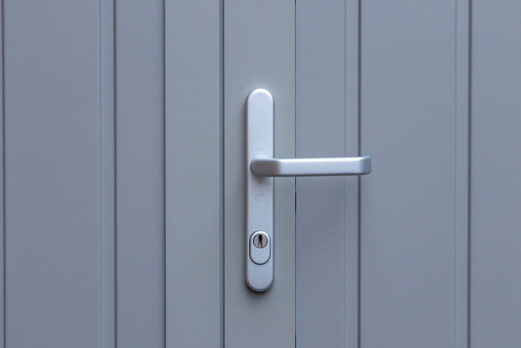 Openslaande garagedeur grijs