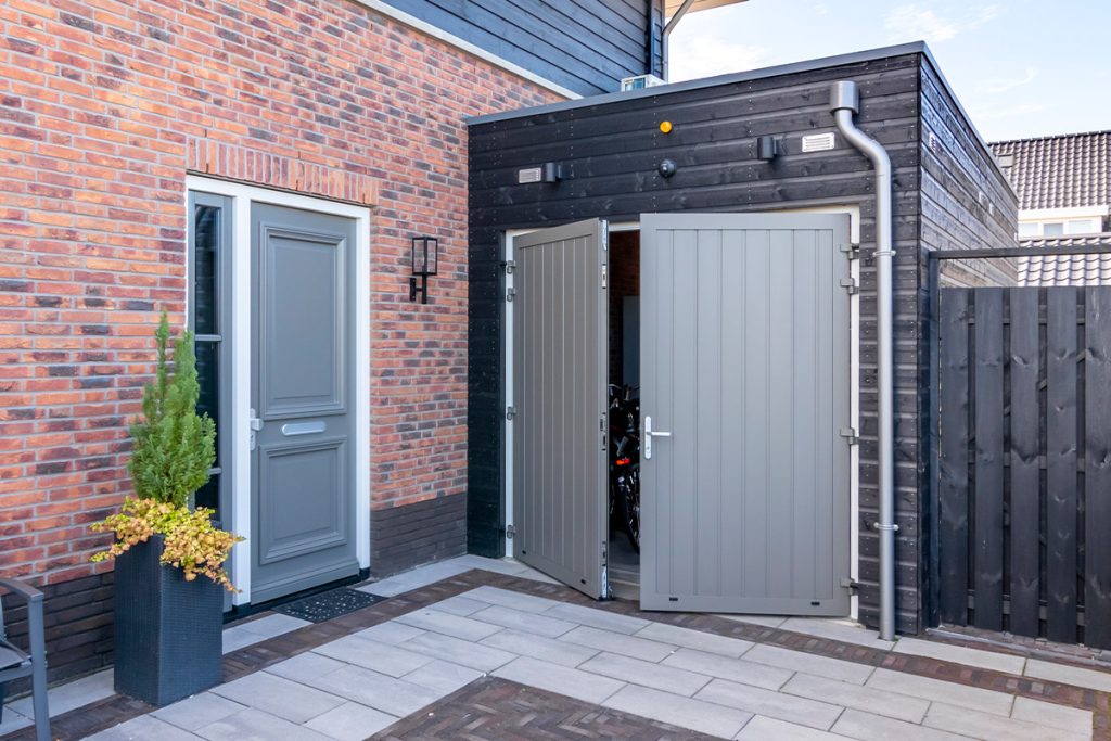 Openslaande garagedeur grijs