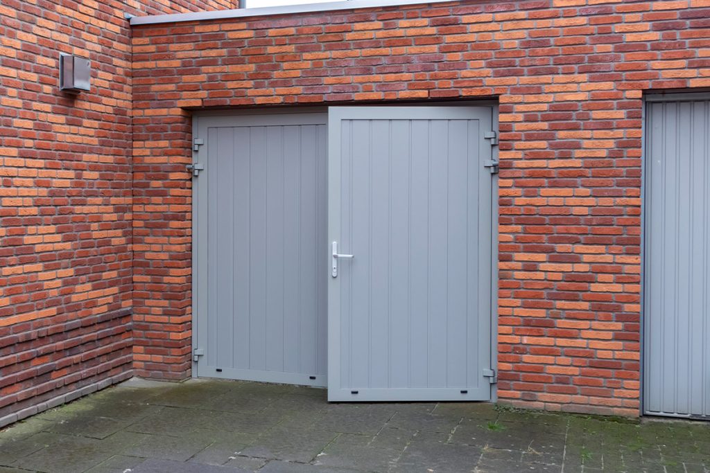 Openslaande garagedeur grijs