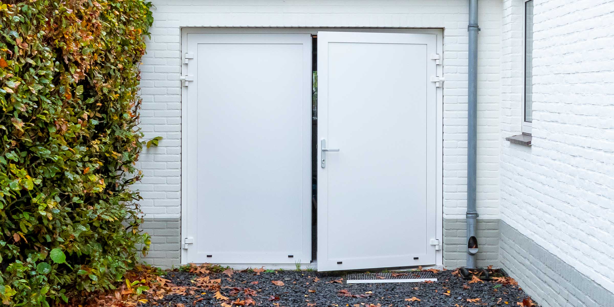 Openslaande garagedeur kleur wit