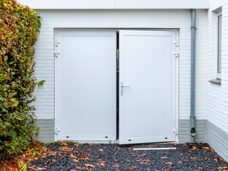 Openslaande garagedeur wit