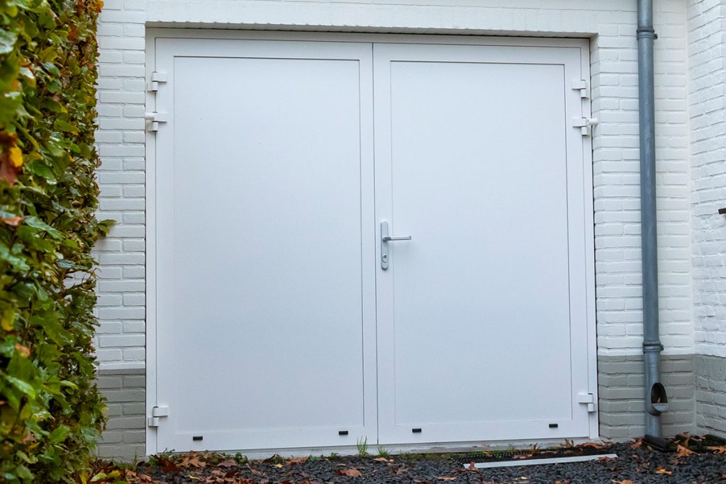 Openslaande garagedeur wit