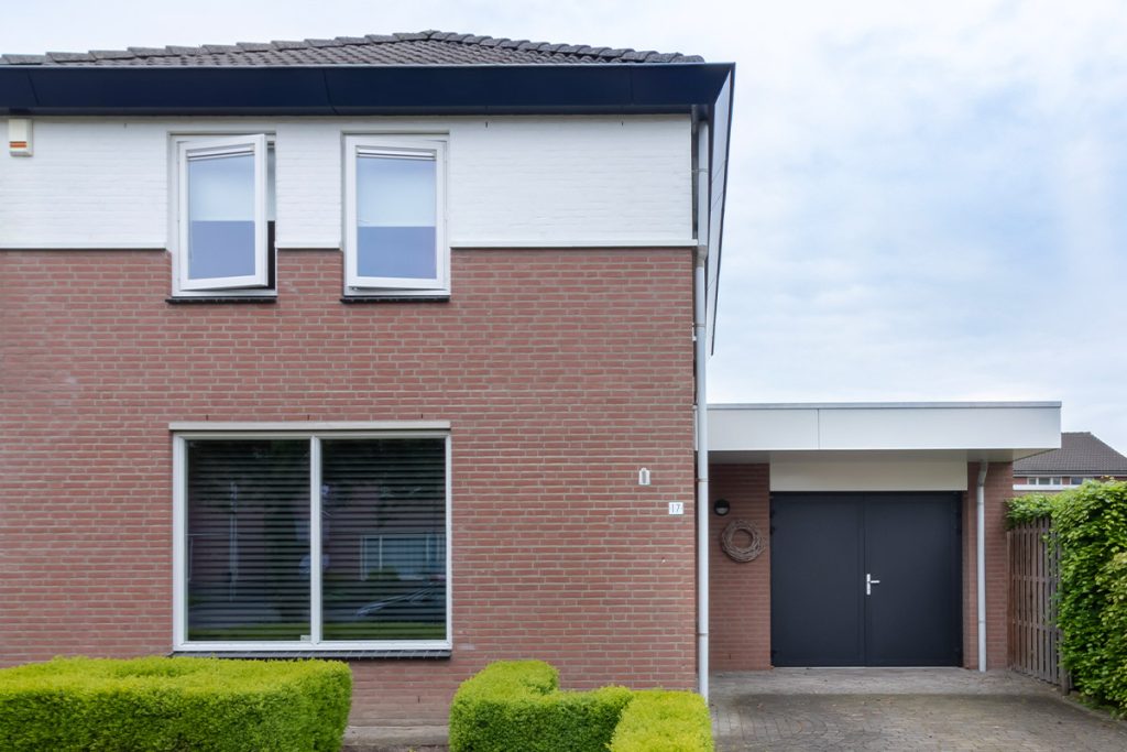 Openslaande garagedeur zwart