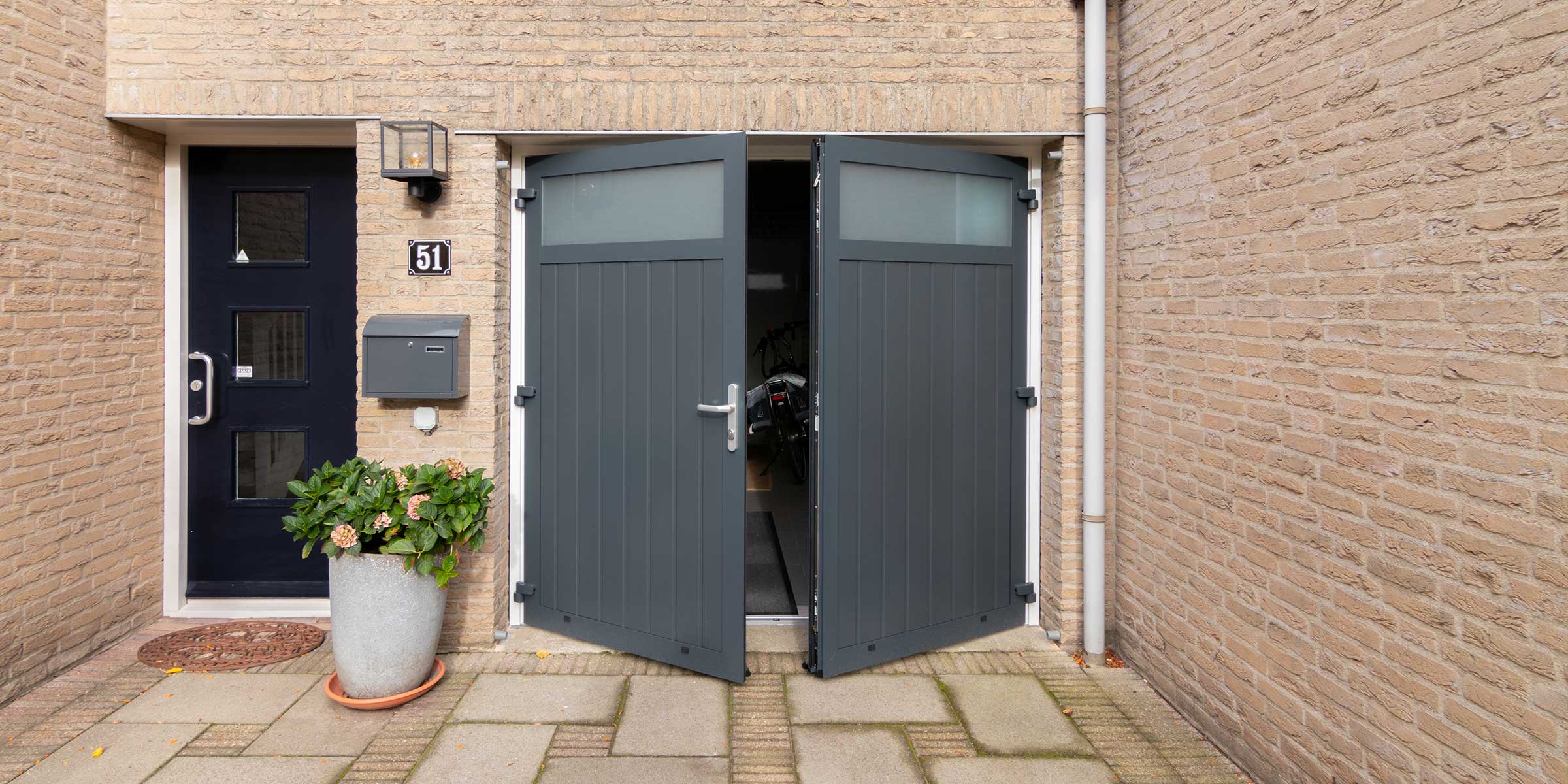 Openslaande garagedeuren antraciet