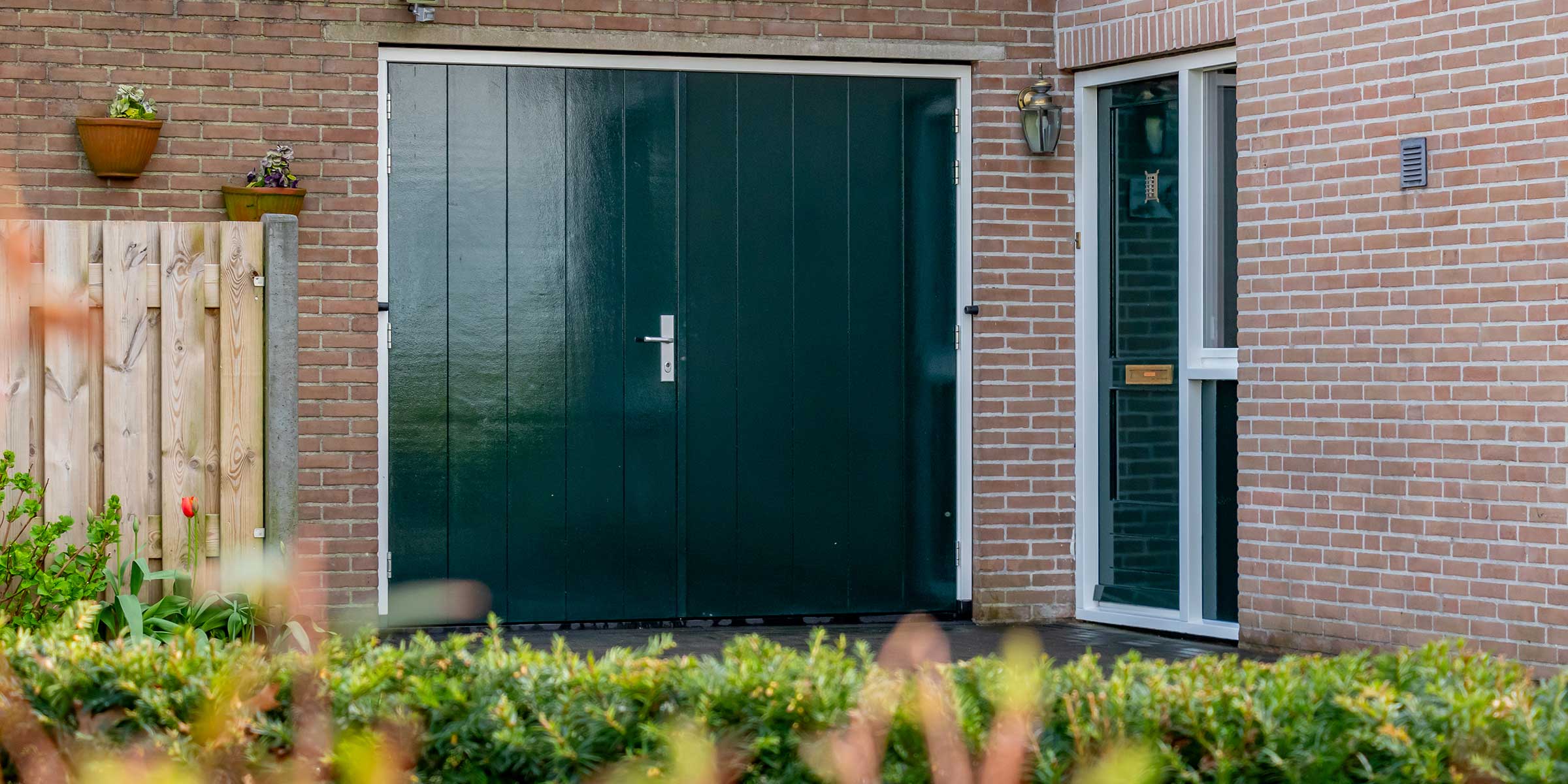 Houten garagedeur klassiek groen