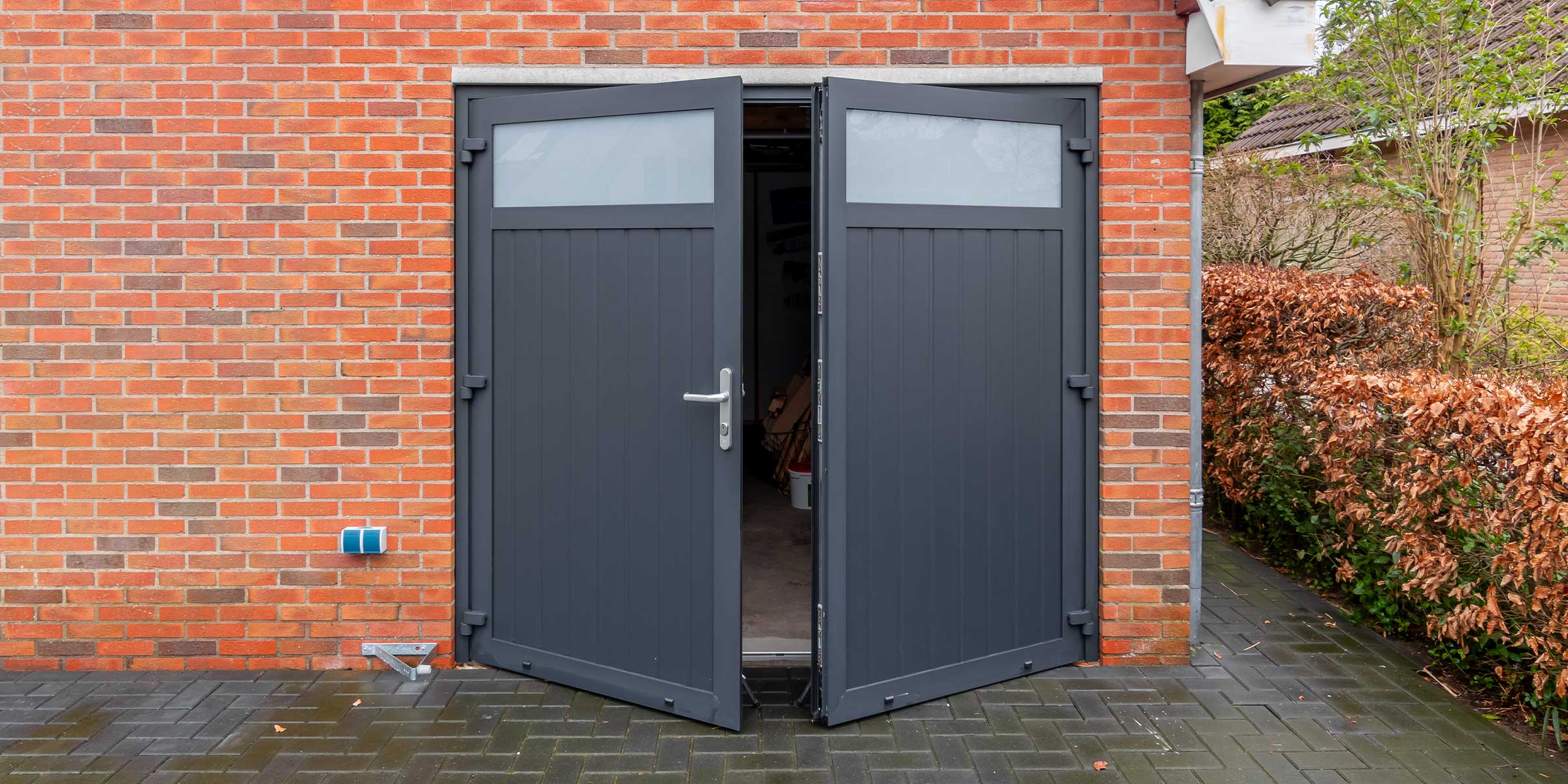 Onderhoudsvrije garagedeur met glas