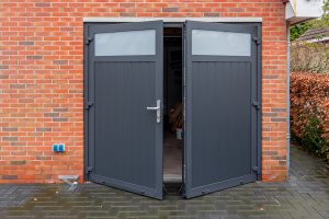 Onderhoudsvrije garagedeur met glas