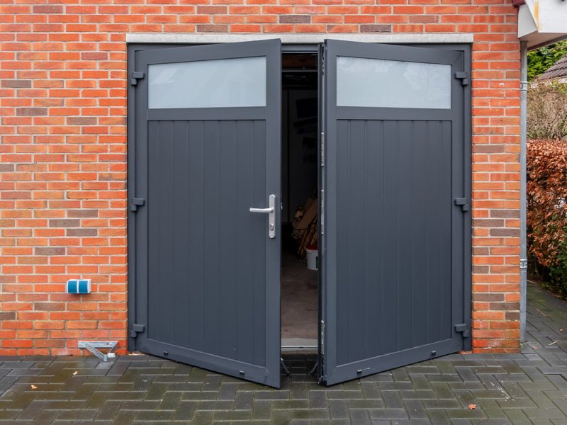 Onderhoudsvrije garagedeur met glas
