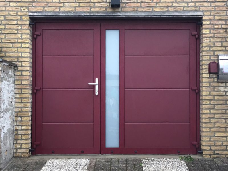 Asymmetrische openslaande garagedeur