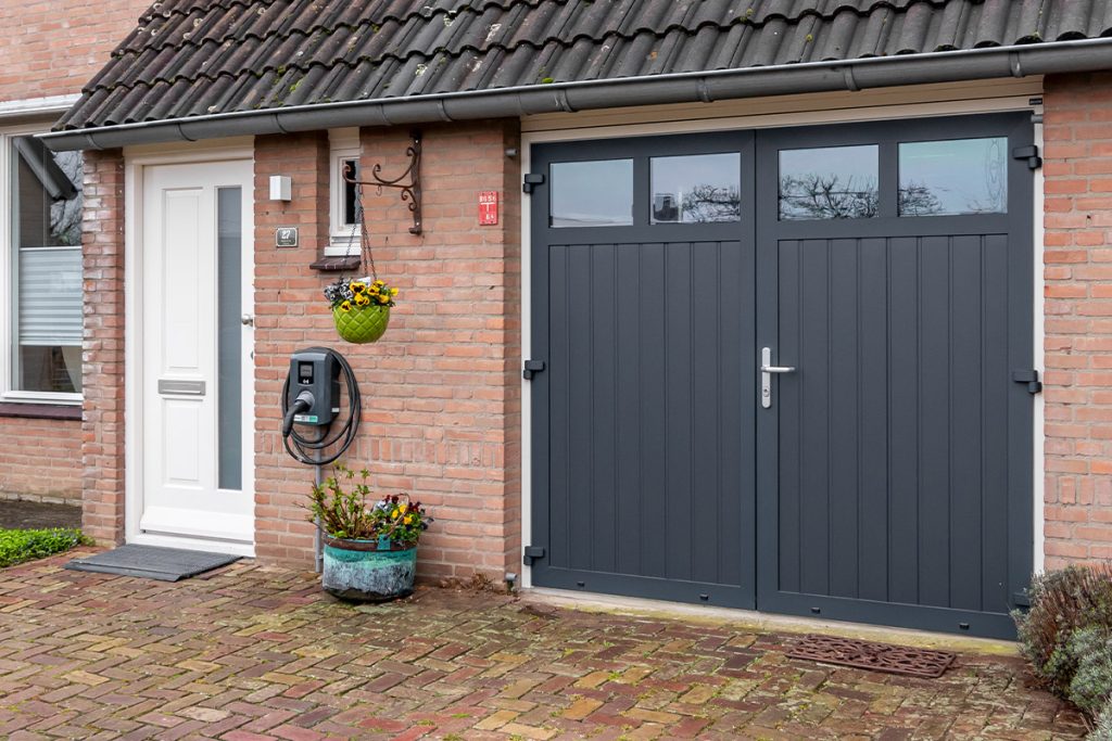 Geïsoleerde openslaande garagedeur