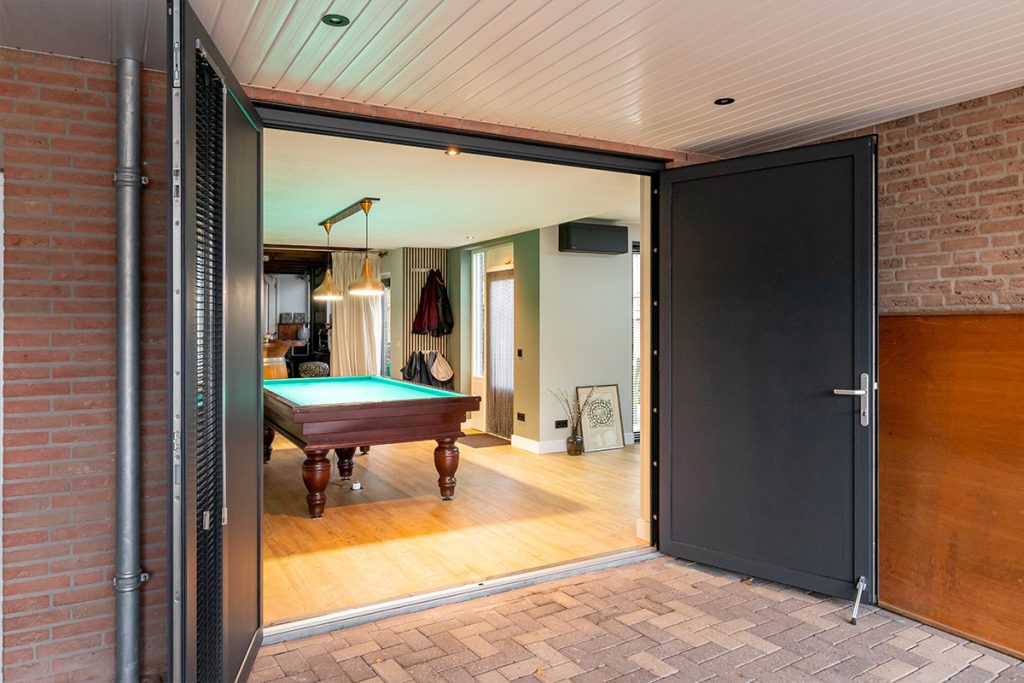 Openslaande garagedeuren RAL7021