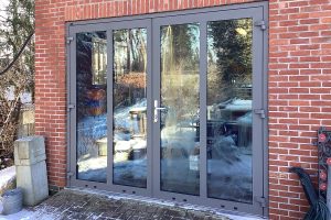 openslaande garagedeur van glas
