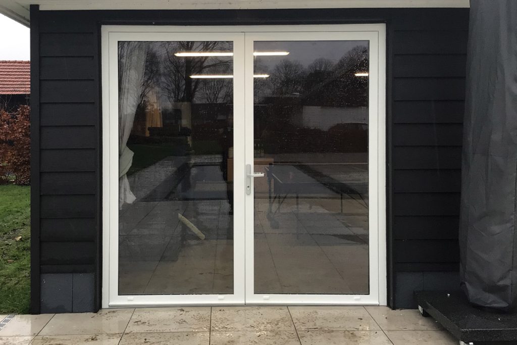 openslaande garagedeur van glas