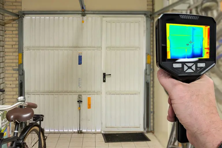 Warmte test oude kanteldeur vs openslaande garagedeuren