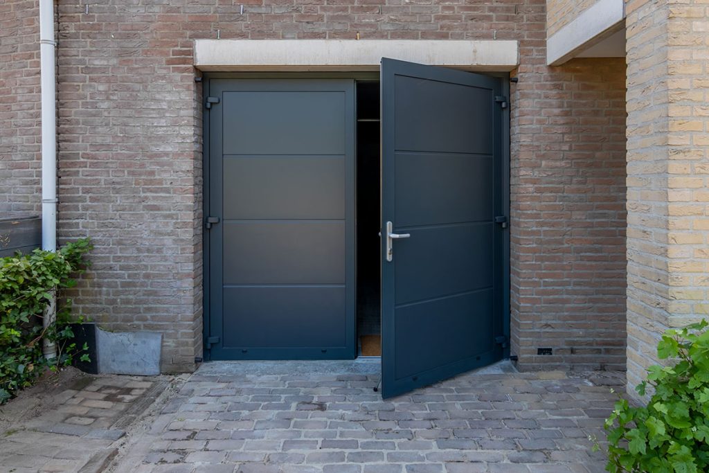 Geïsoleerde openslaande garagedeur