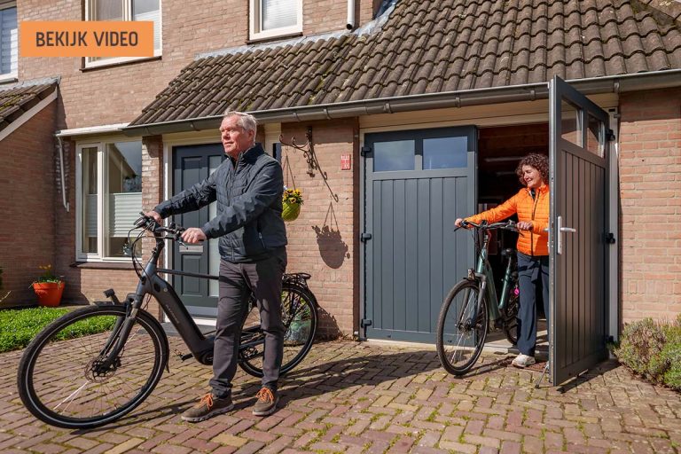 Dubbele openslaande garagedeuren voor brede doorgang en maximaal comfort - bekijk de youtube video