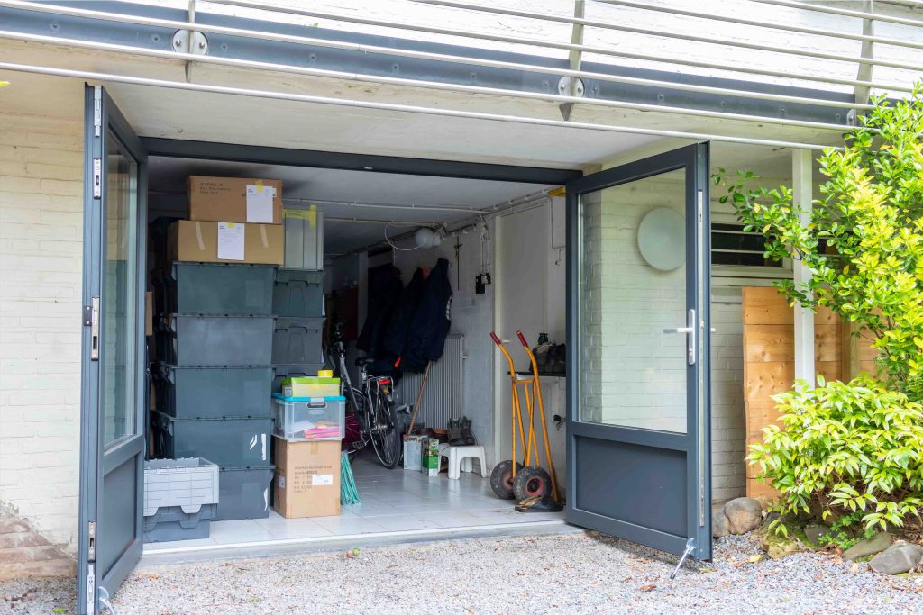 hardhouten garagedeur van ambassa