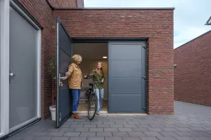 Onderhoudsvrije openslaande garagedeuren voor brede doorgang Onderhoudsvrije openslaande garagedeuren voor brede doorgang